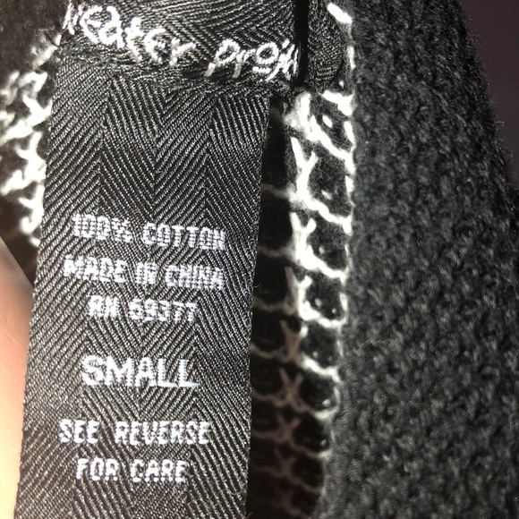 Crop Top Cardigan 🔥🔥 - Picture 7 of 7